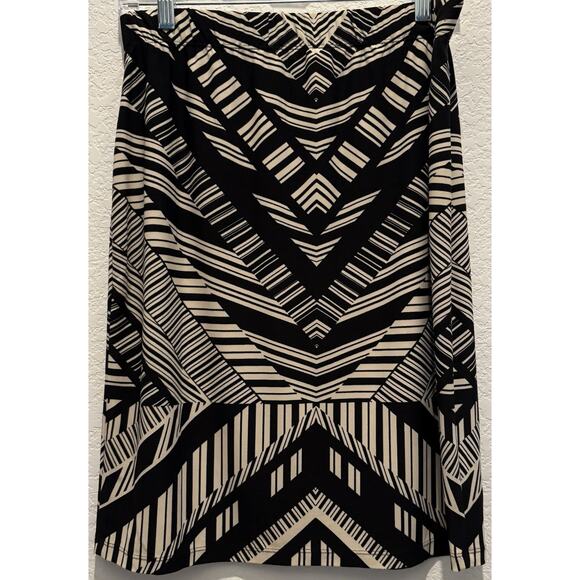 Chico’s Black and Cream Knit Knee-Length Skirt Size 1 (Medium) - Picture 2 of 3